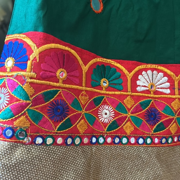 Dark green chaniya with matching blouse very pretty - Picture 5 of 8